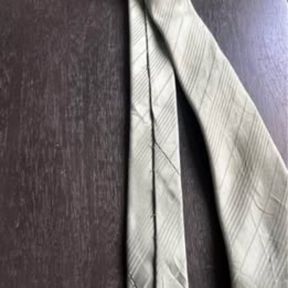 FREE with Men’s Purchase - Picture 2 of 7